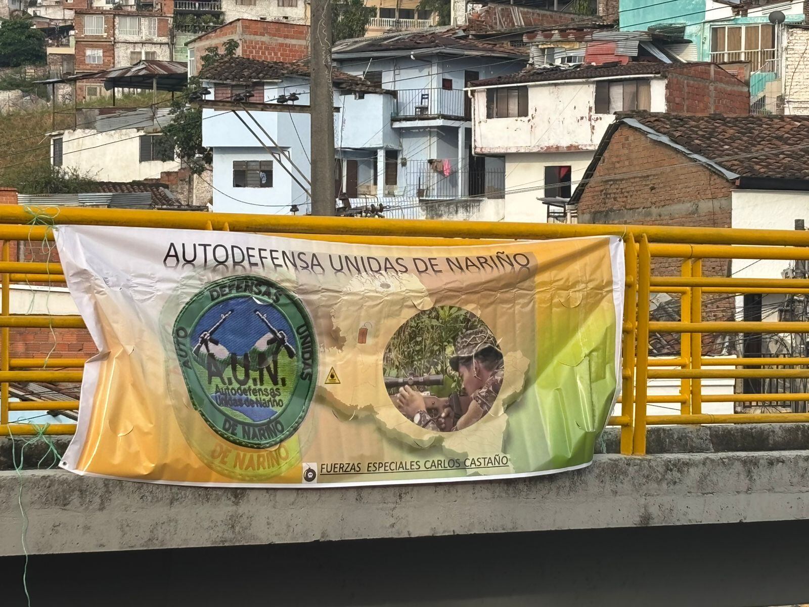Aparecen pancartas de autodefensas en varios sectores de Cali
