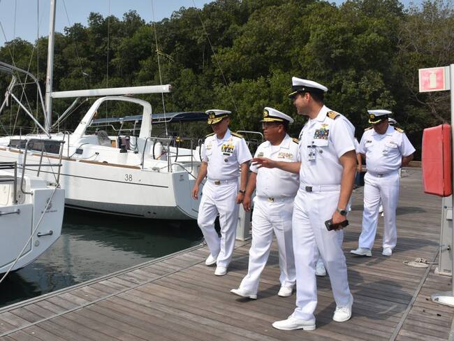 Escuela Naval de Cadetes recibe visita de oficiales de insignia extranjeros