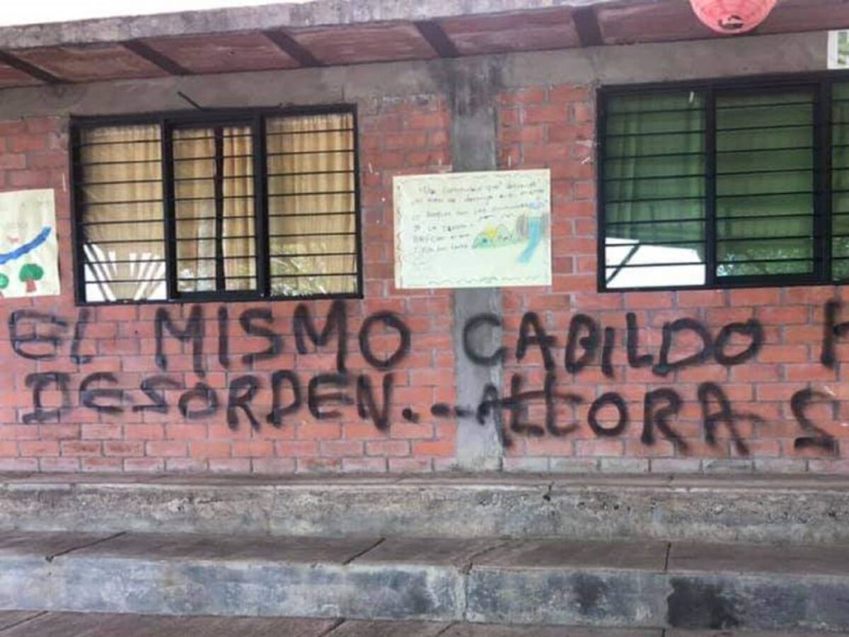 Grafitis de disidencias atemorizan a indígena de Toéz en Cauca