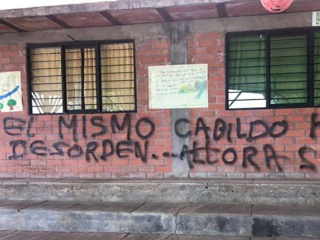 Grafitis de disidencias atemorizan a indígena de Toéz en Cauca