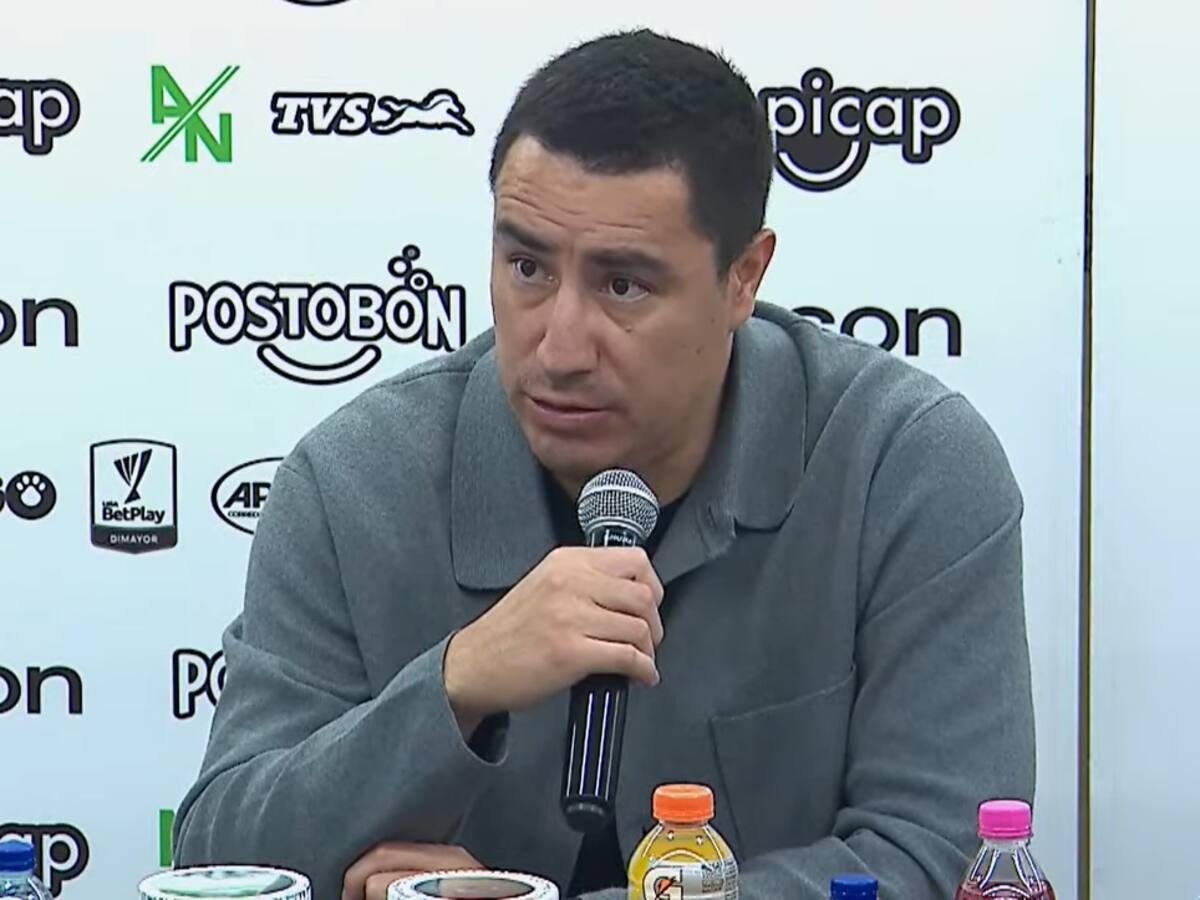 Juárez tras el picante saludo con Peirano: “Me agarró un poquito fuerte la mano”