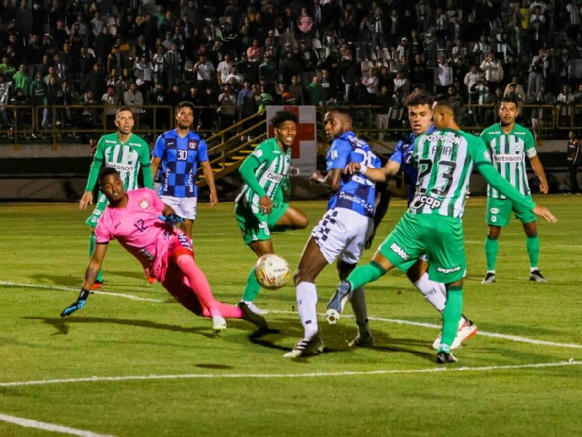 Boyacá Chicó, con 10 jugadores, le remonta Atlético Nacional en Tunja