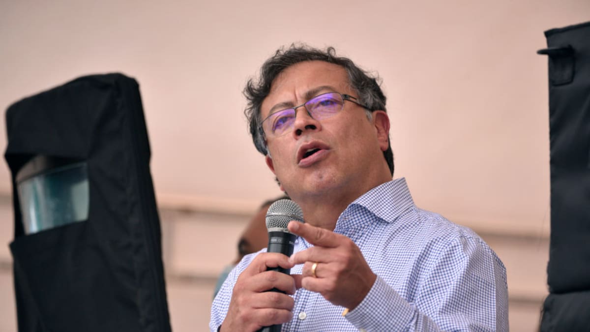 “Él se empezó a volver millonario volteando tierras”: Petro sobre Rodolfo Hernández