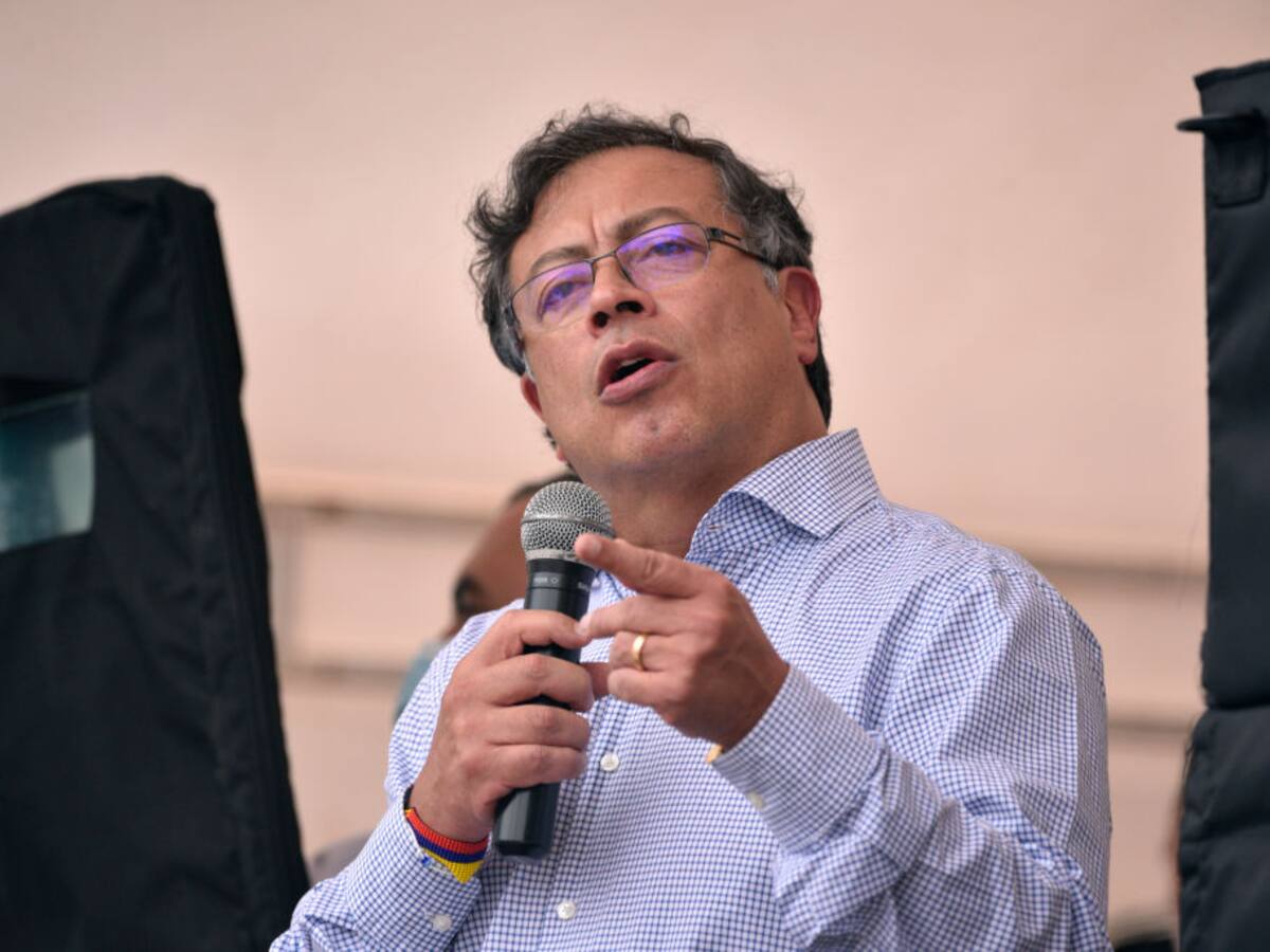 “Él se empezó a volver millonario volteando tierras”: Petro sobre Rodolfo Hernández