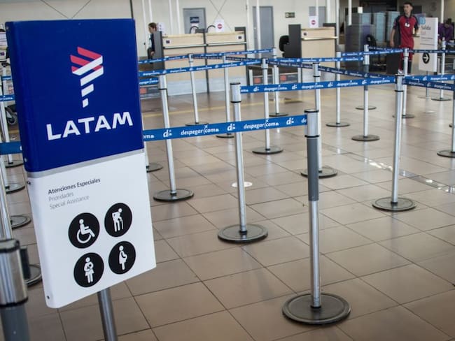 Chile evalúa &quot;contribuir&quot; acontinuidad de aerolínea LATAM, en bancarrota