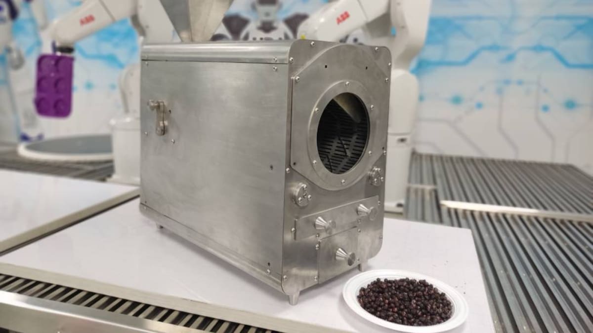 Santandereano creó máquina automática para preparar hormigas culonas