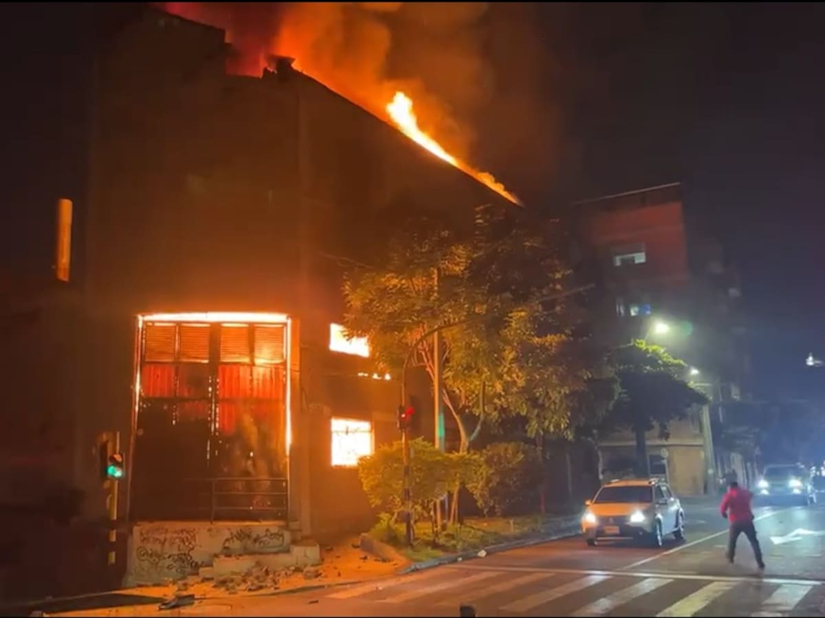 Nuevo incendio en Itagüí, Antioquia, requirió la atención de más de 100 unidades de bomberos
