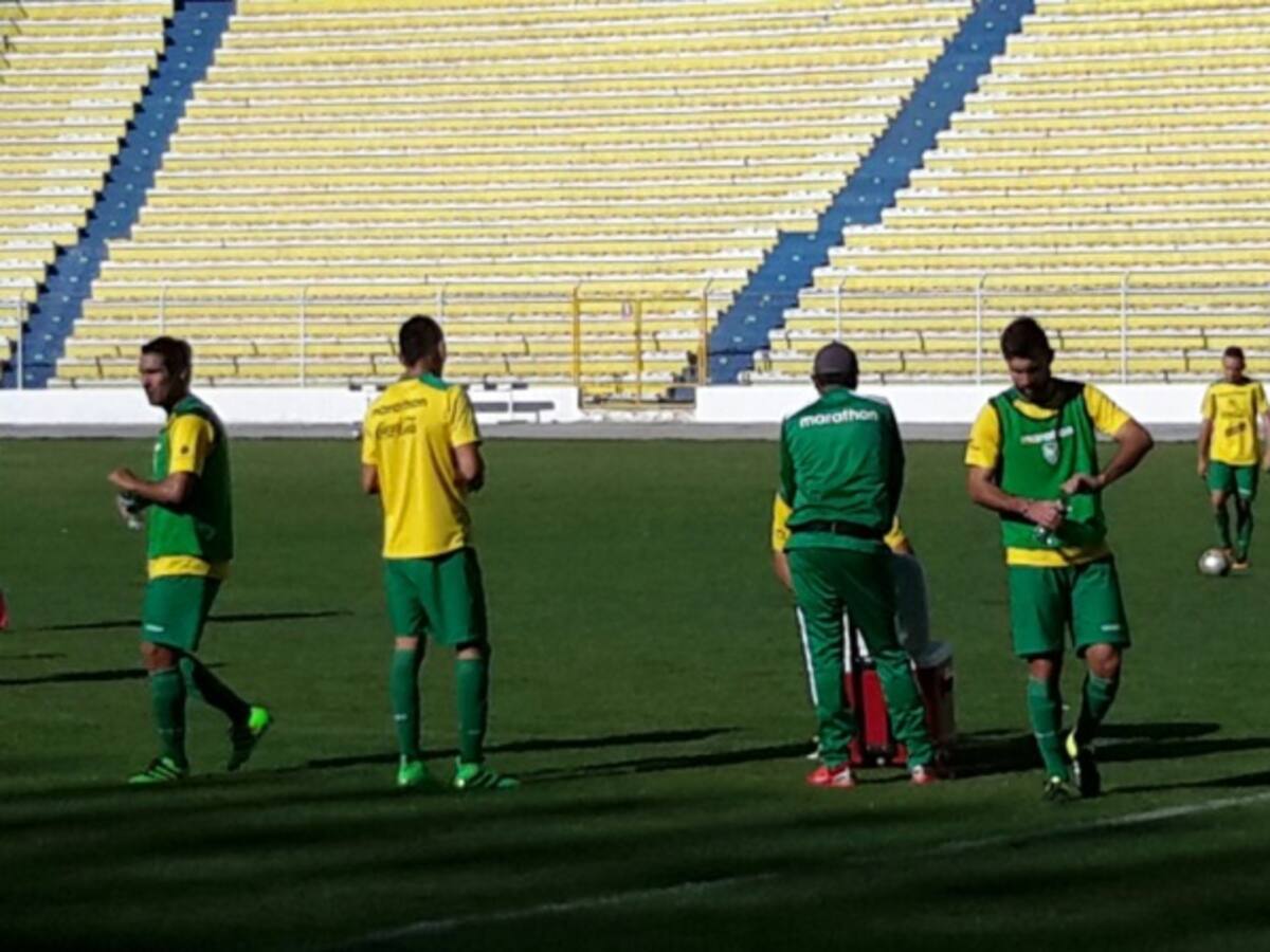 Baldivieso perfila el equipo para recibir a la Selección Colombia