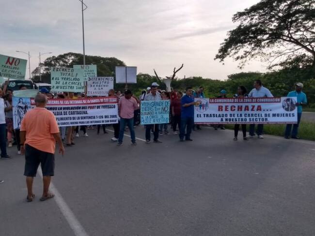 Comunidades protestan contra el traslado de cárcel de mujeres de Cartagena