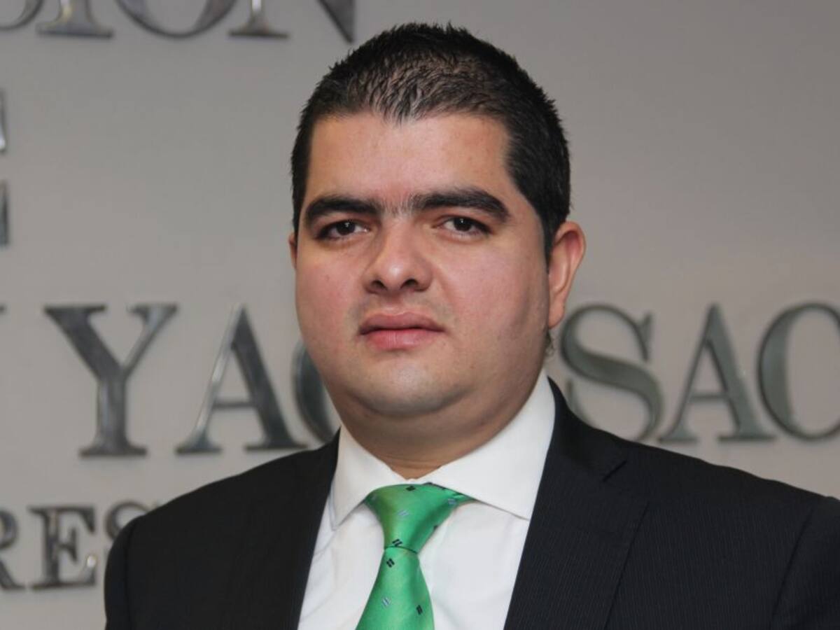 Se destraba investigación al Senador Julián Bedoya por título falso
