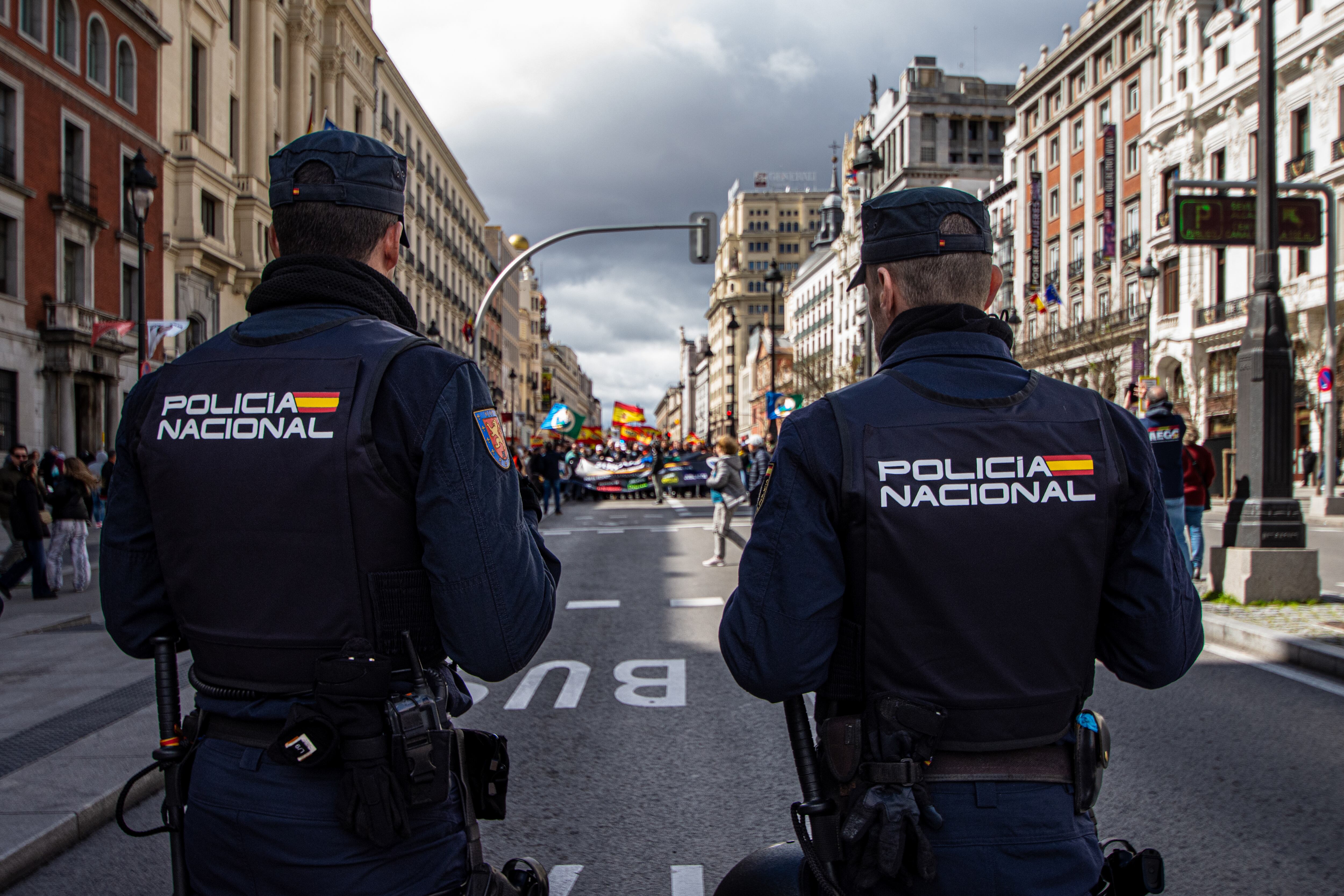 Catorce detenidos de una red que explotaba a mujeres en prostíbulos de Barcelona. Foto de referencia polícia de España (Photo by Francesco Militello Mirto/NurPhoto via Getty Images)