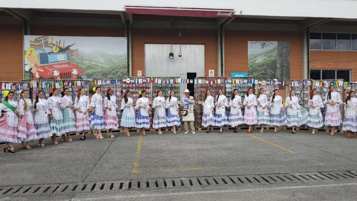 Visita a la zona cafetera de las candidatas al Reinado Internacional del Café