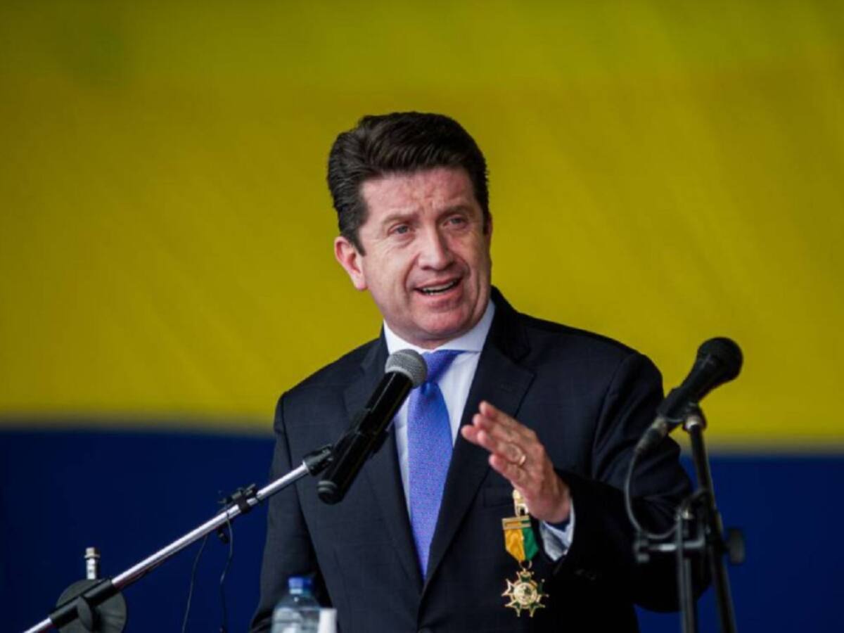 Diego Molano seguirá en su cargo como MinDefensa, pese a fallo del Tribunal