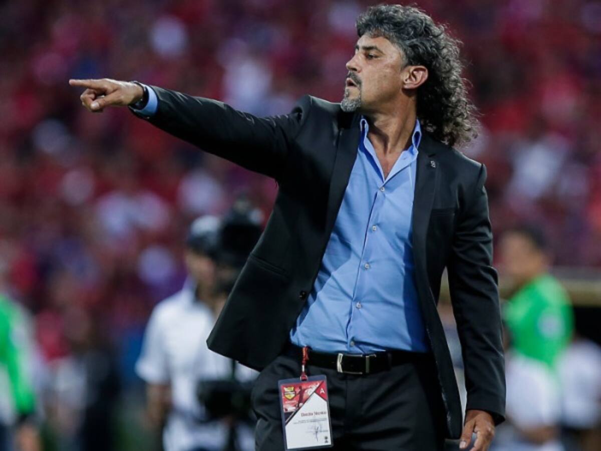 Leonel Álvarez: "No solo a mí, a cualquiera le gustaría dirigir a Nacional"