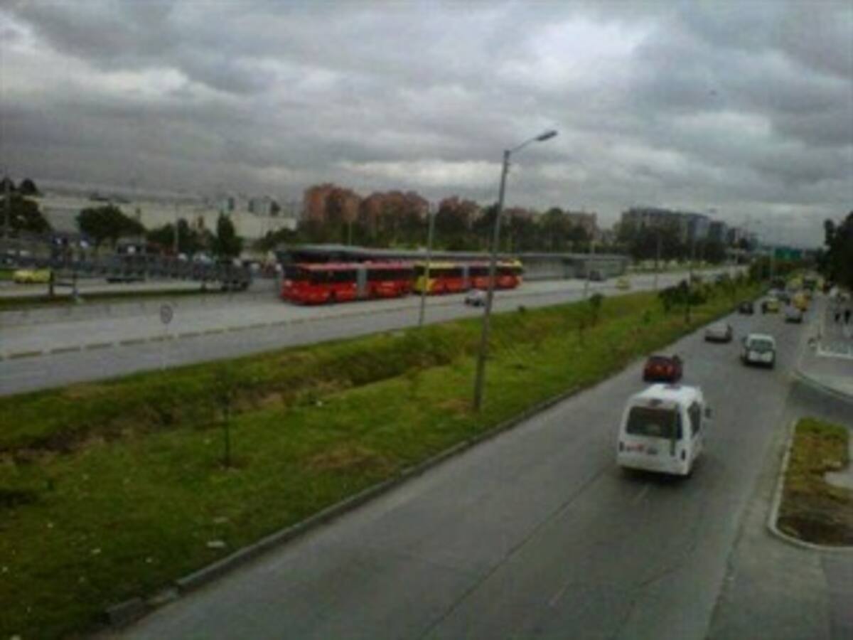Con dos años de atraso empieza a funcionar Transmilenio por la Calle 26