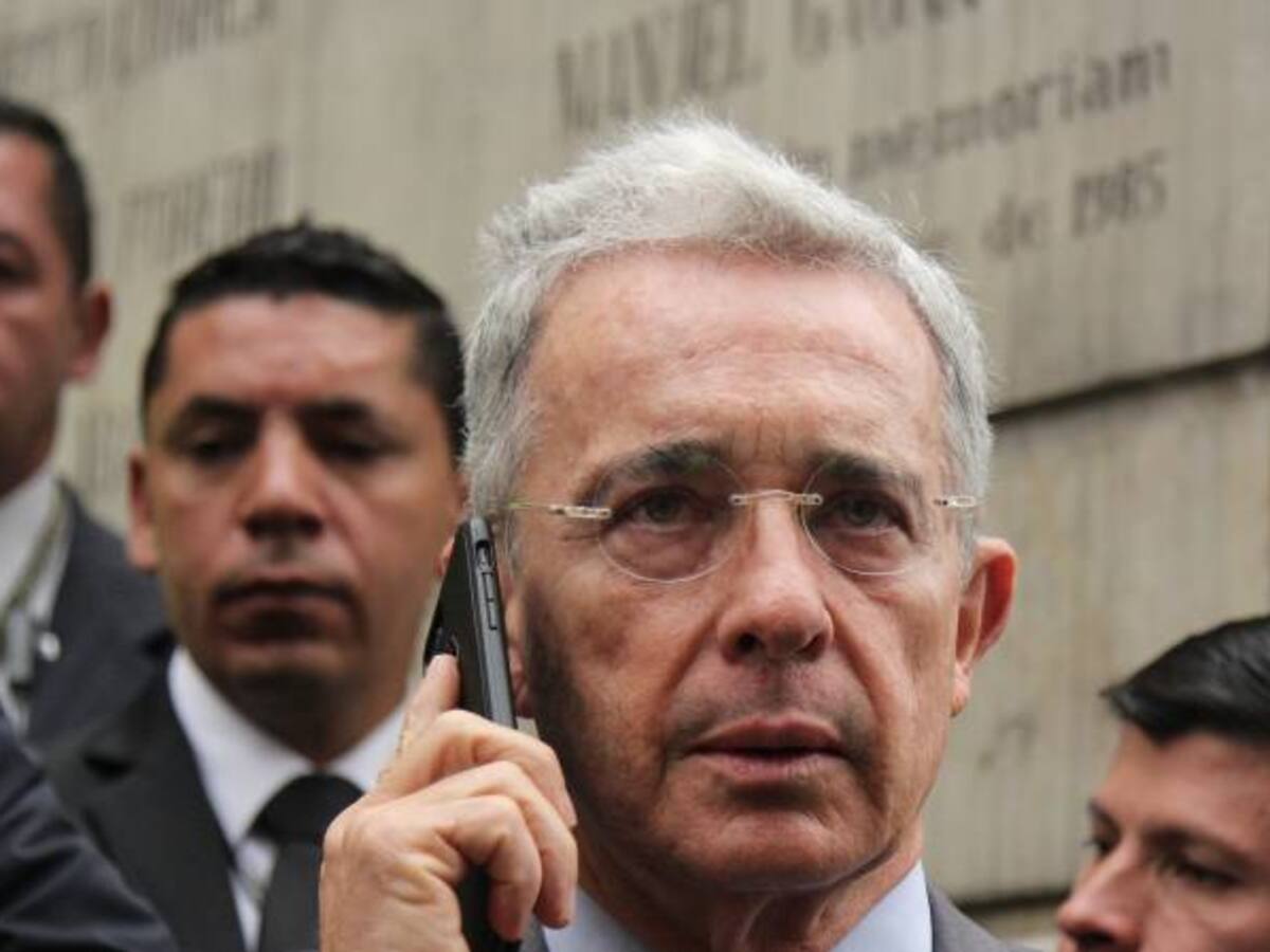 En firme investigación contra Álvaro Uribe Velez