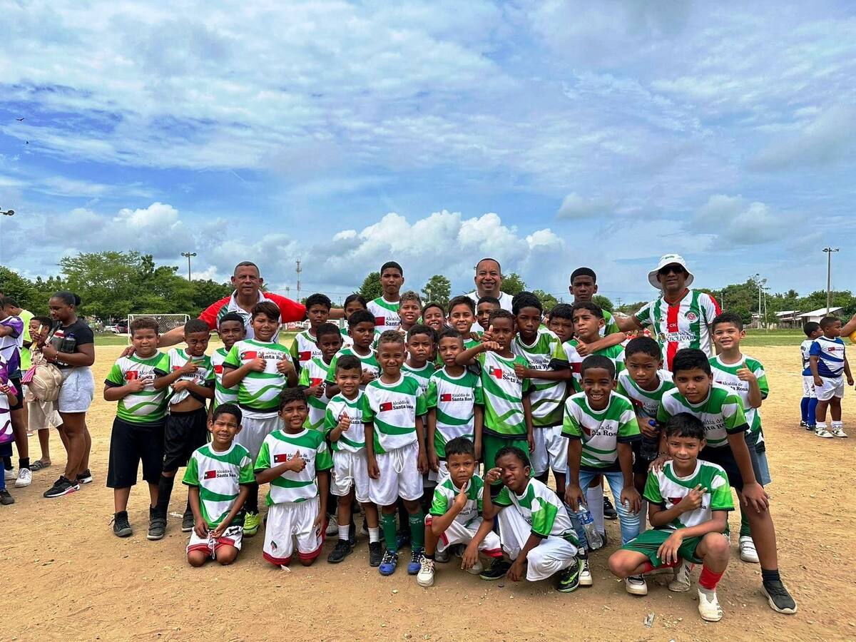 Santa Rosa vive la pasión del fútbol con el torneo “Juega por Barrio”