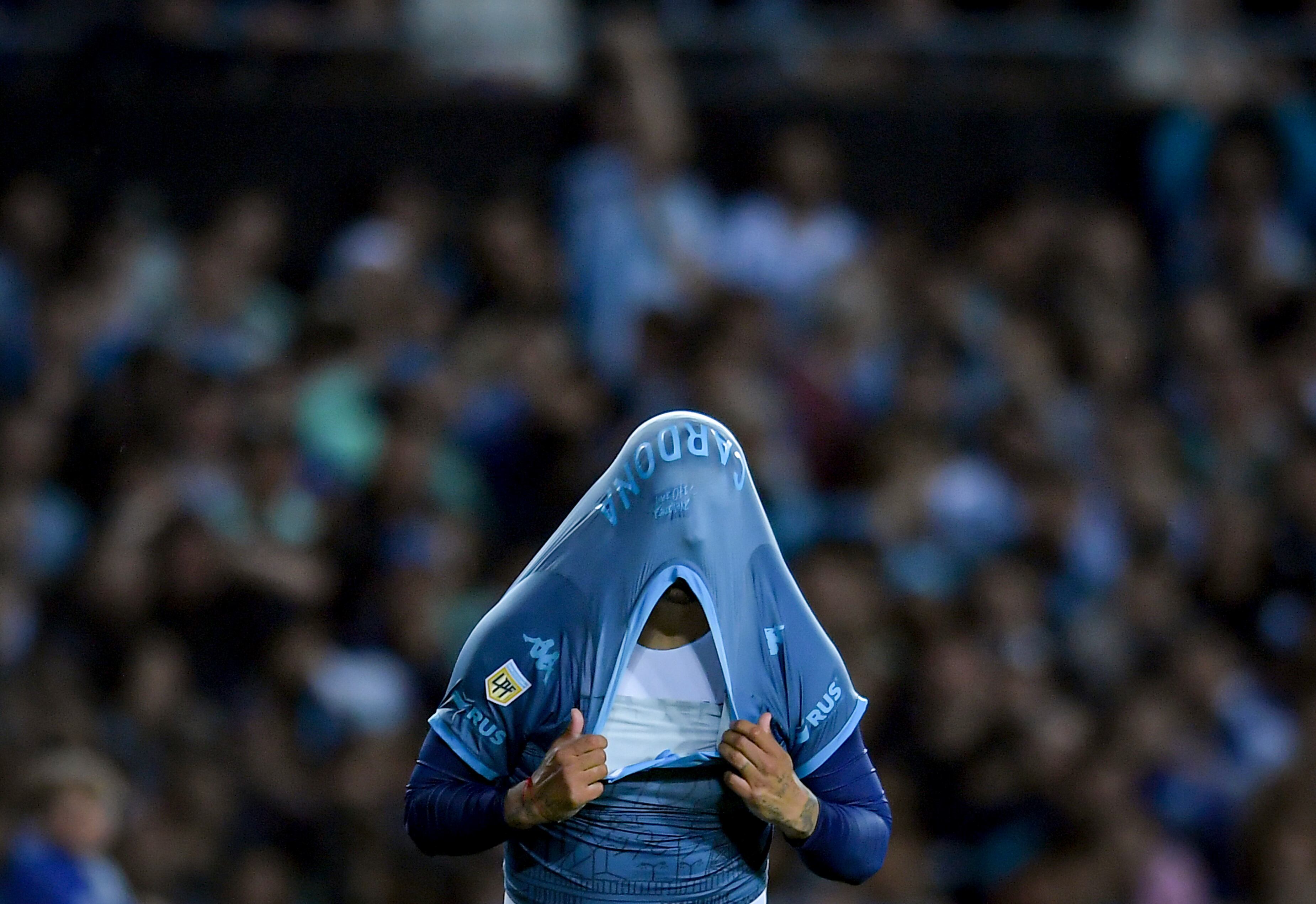 AVELLANEDA, ARGENTINA - OCTOBER 10: Edwin Cardona of Racing Club reacts during a match between Racing Club and Atletico Tucuman as part of Liga Profesional 2022 at Presidente Peron Stadium on October 10, 2022 in Avellaneda, Argentina. (Photo by Marcelo Endelli/Getty Images)