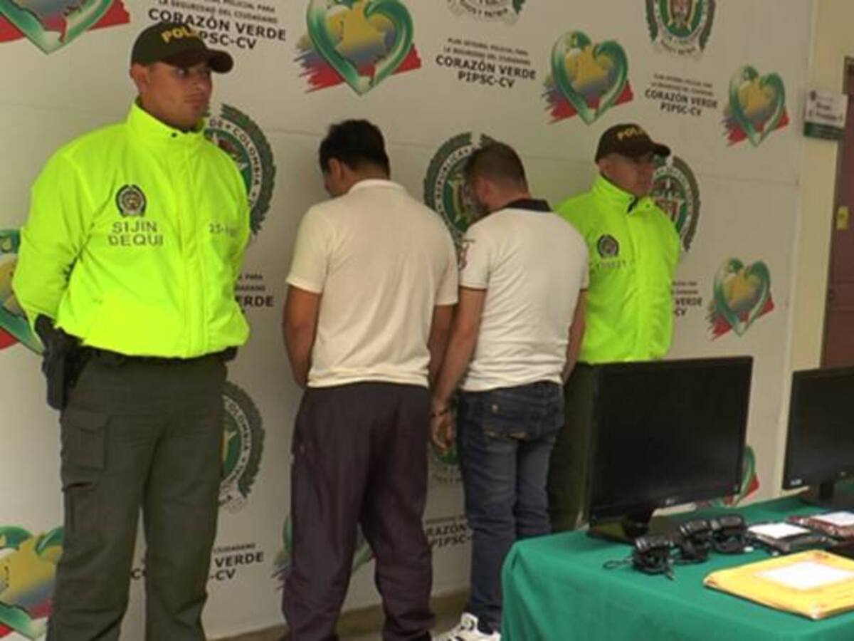 (VIDEO) Capturan 2 personas que al parecer inducían a la prostitución a jóvenes en un apartamento a norte de Armenia