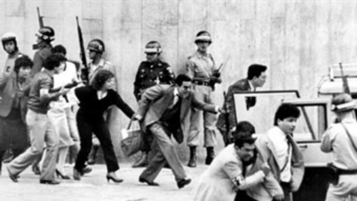 En libertad el general Iván Ramírez, absuelto por los desaparecidos del Palacio de Justicia