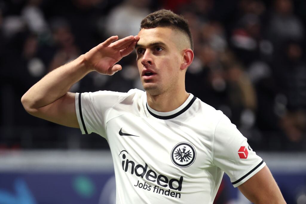 Rafael Santos Borré con el Eintracht Frankfurt (Photo by Alex Grimm/Getty Images)