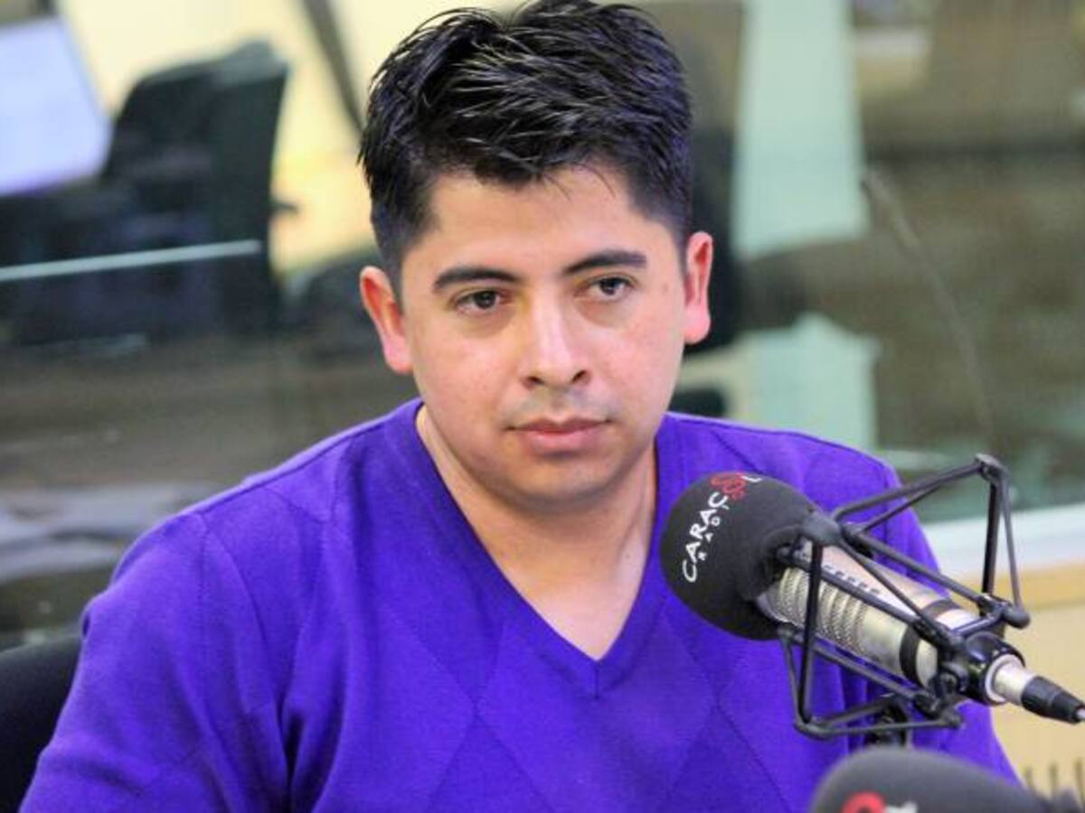 Diálogo con Eln debe terminar en gobierno Santos: Ariel Ávila
