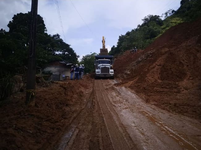 Derrumbe en Valdivia ha dejado pérdidas de 8 mil millones a transportadores