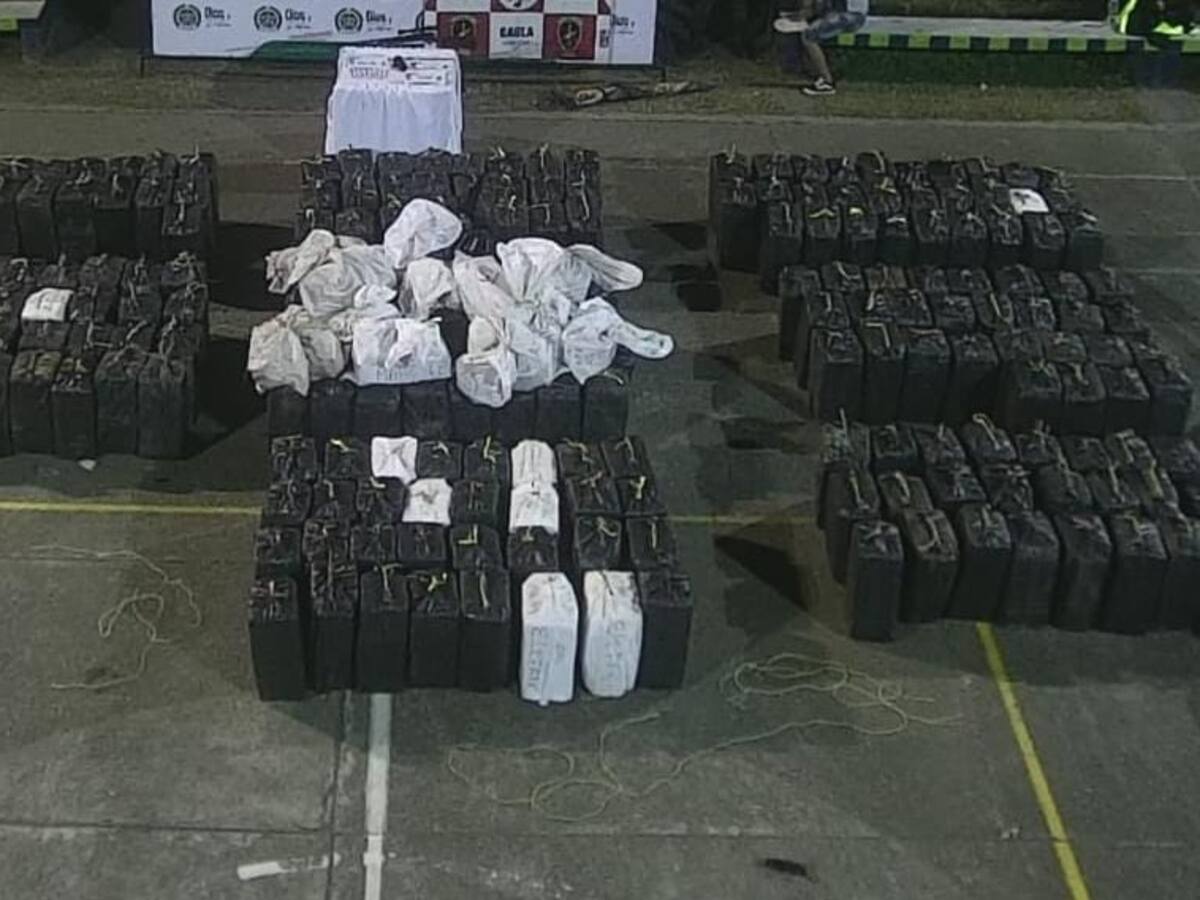 Encuentran 5.6 toneladas de cocaína en un centro de acopio del Clan del Golfo