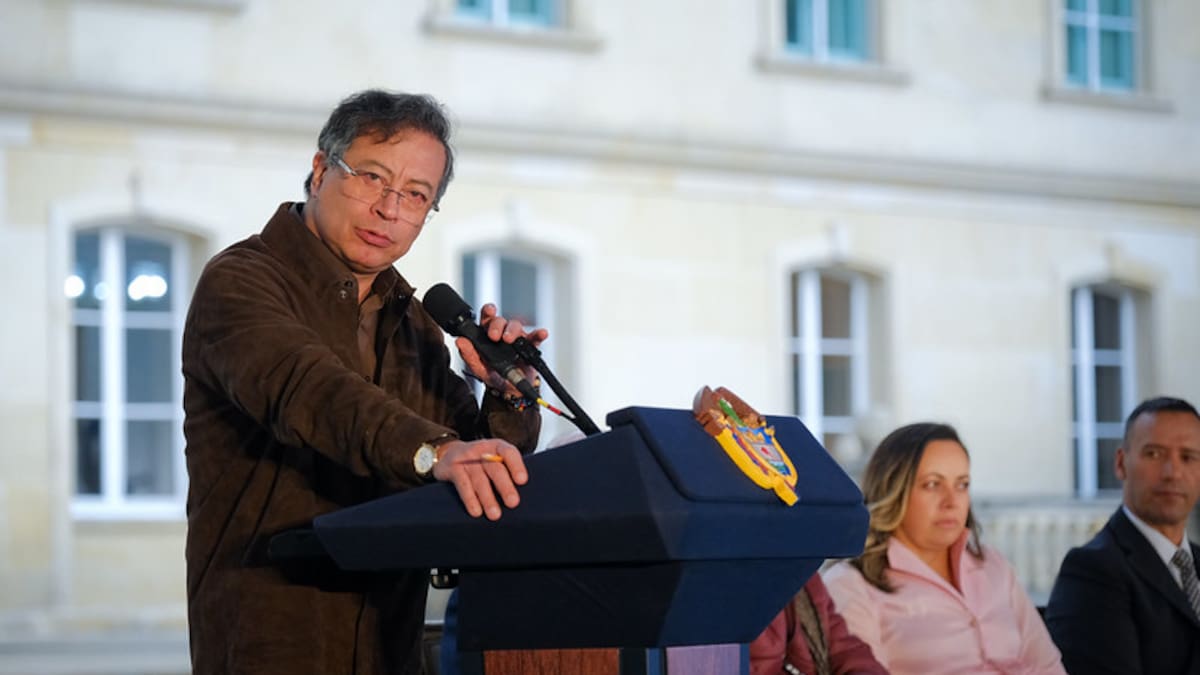 El presidente Petro ordenó desclasificar la reserva de archivos de inteligencia del extinto DAS