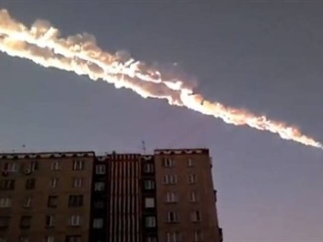 Impacto de la onda explosiva de meteorito en Rusia deja 1.000 heridos