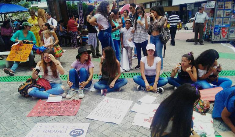 Plantón Mujeres en Ibagué