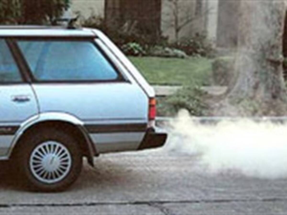 Sarkozy crea impuesto para emisiones de dióxido de carbono en Francia