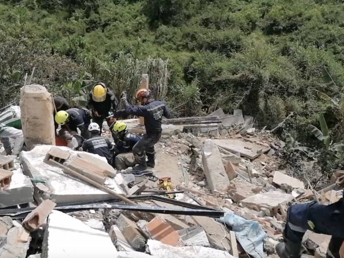 Colapsó edificación de tres pisos en Caldas, Antioquia