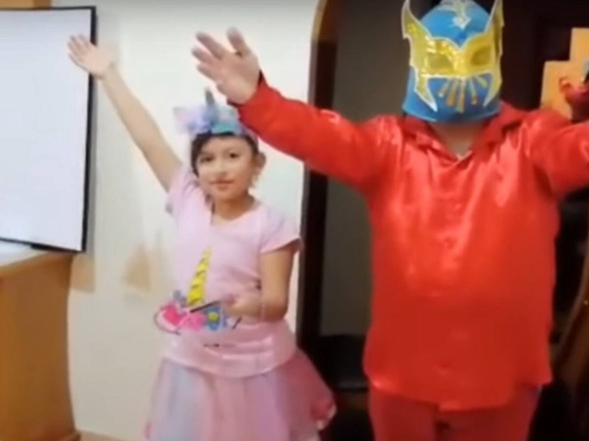 Una familia creó el circo virtual 'Risas por siempre'