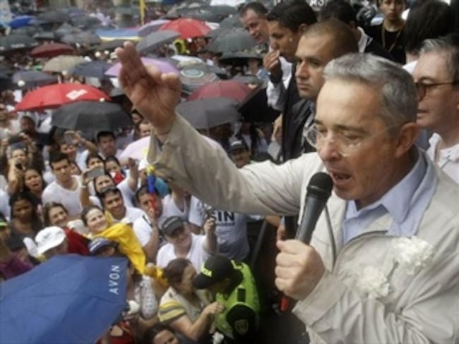 &#8203;Uribe, el expresidente senador y jefe de la oposición