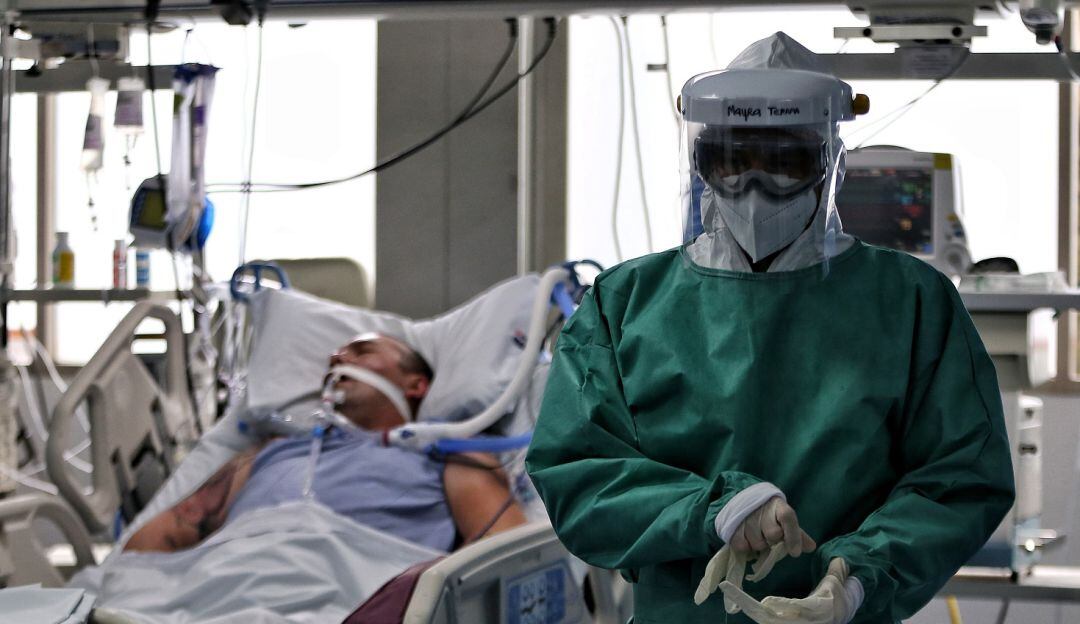 Por ejemplo el especialista Henry Vergara Sagbini, hizo un llamado a los gobernantes para que frenen el regreso de estudiantes a las aulas