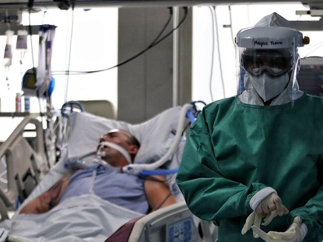 Por ejemplo el especialista Henry Vergara Sagbini, hizo un llamado a los gobernantes para que frenen el regreso de estudiantes a las aulas