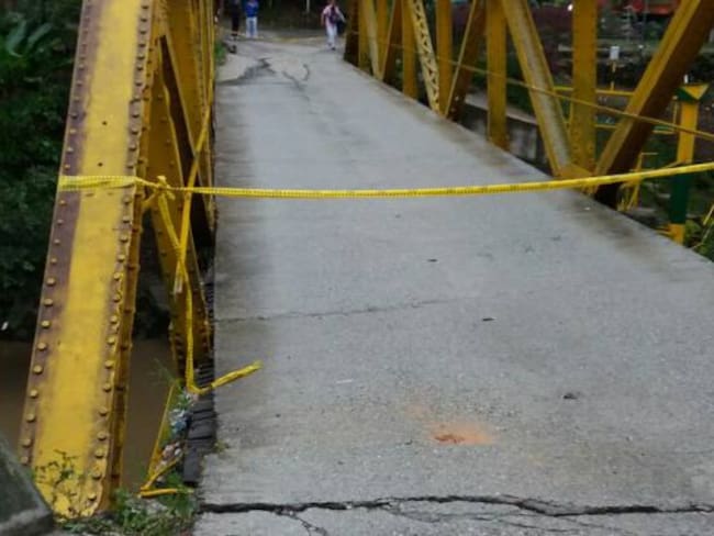 Sobrecostos y traumas en 3 municipios de Antioquia por daño de puente