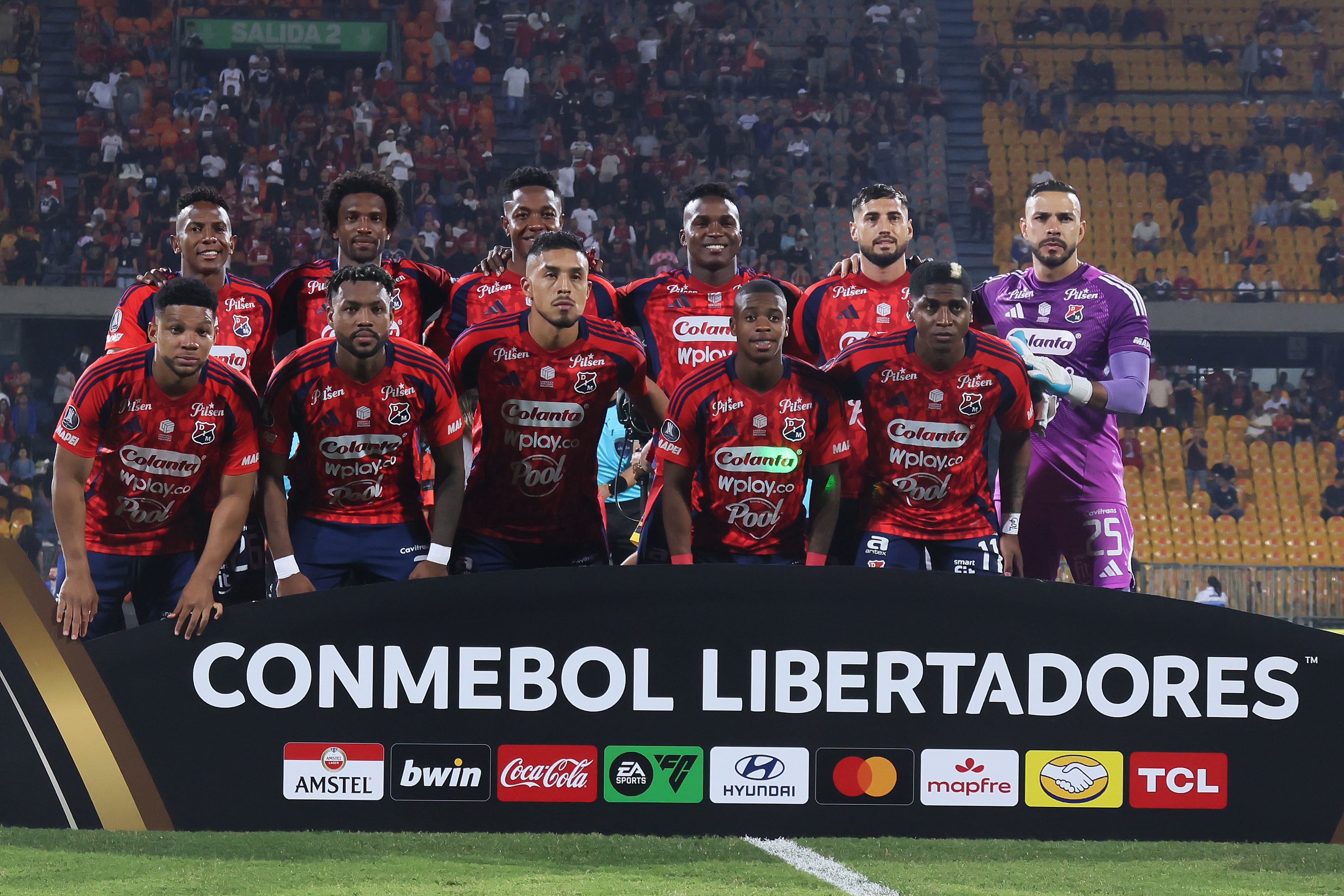MEDELLIN, COLOMBIA - MAY 7: Players of Medellín pose for a team photo prior to a Copa CONMEBOL Libertadores group A match between Independiente Medellín and Flamengo at Unidad Deportiva Atanasio Girardot on May 7, 2026 in Medellin, Colombia. (Photo by Daniel Gallo/Vizzor Image/Getty Images)