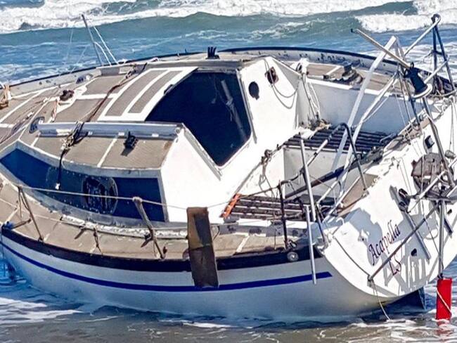 Embarcación sufrió percance en tajamares con dos tripulantes extranjeros