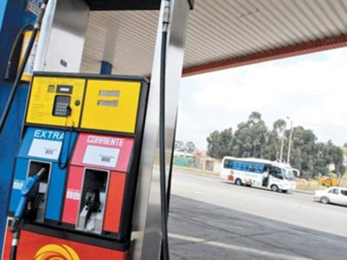 Multa hasta de 2 mil salarios mínimos para la estaciones que no bajen el precio del combustible