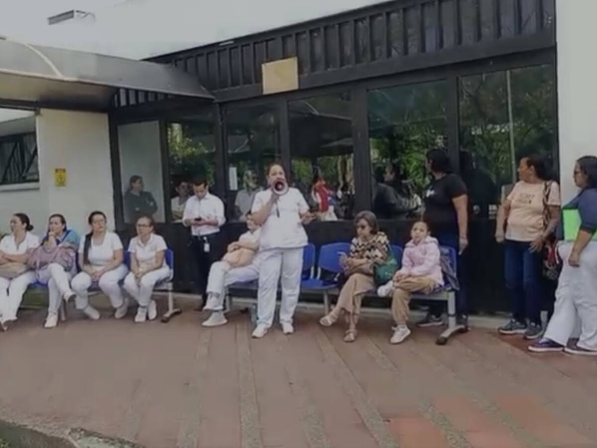Trabajadores del Hospital Federico Lleras Acosta exigen el pago del salario