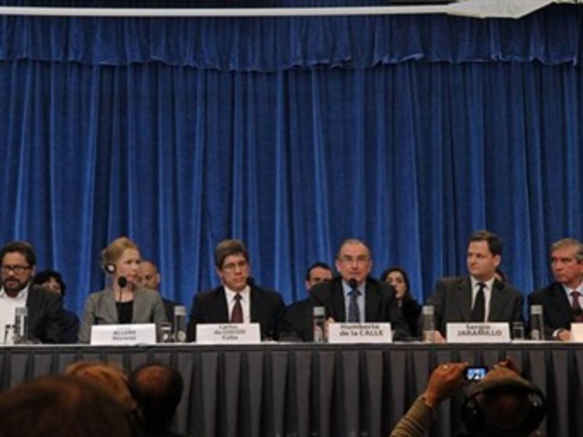 Fallo sobre Petro no debe afectar proceso de paz: Congreso