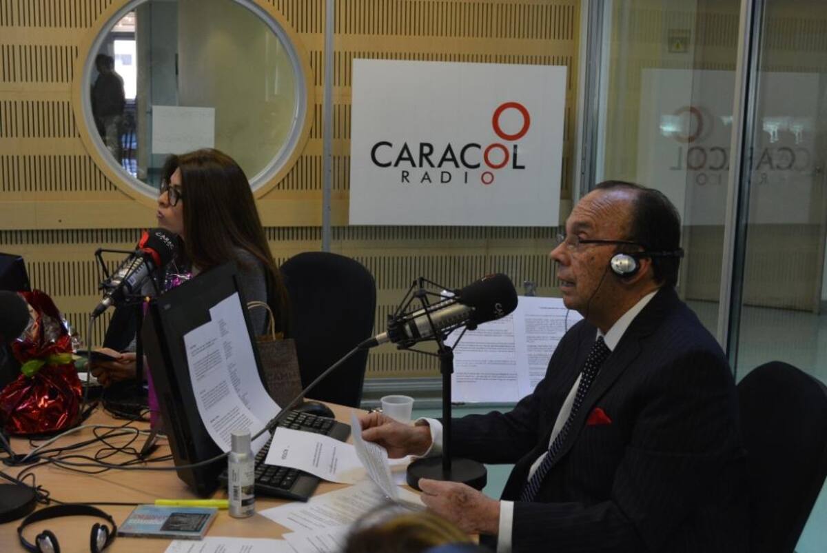 El ídolo de la radio se despide de La Luciérnaga pero continúa con sus comentarios deportivos en El Pulso del Fútbol. #GraciasPelaez