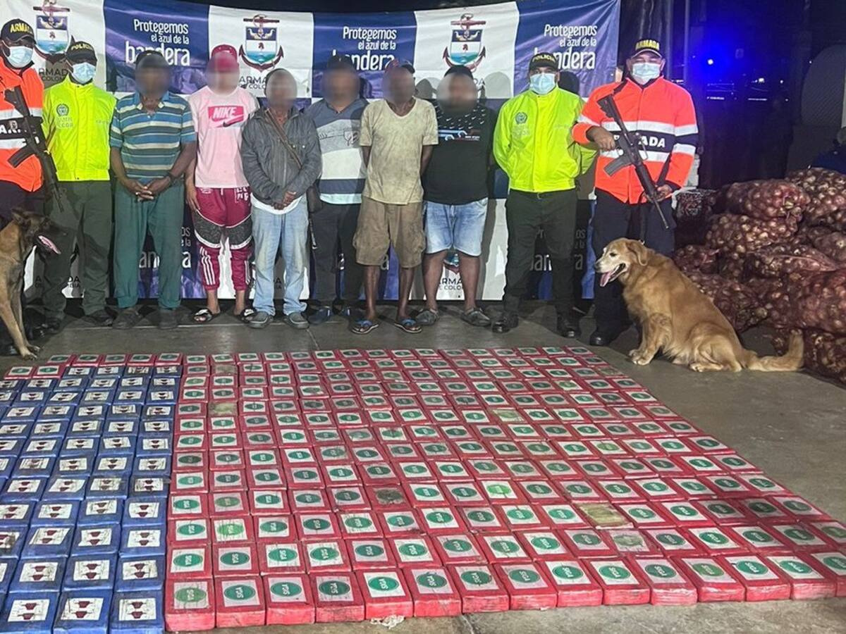 Sijín captura a seis persona e incauta 285 kilogramos de cocaína en polvo en altamar