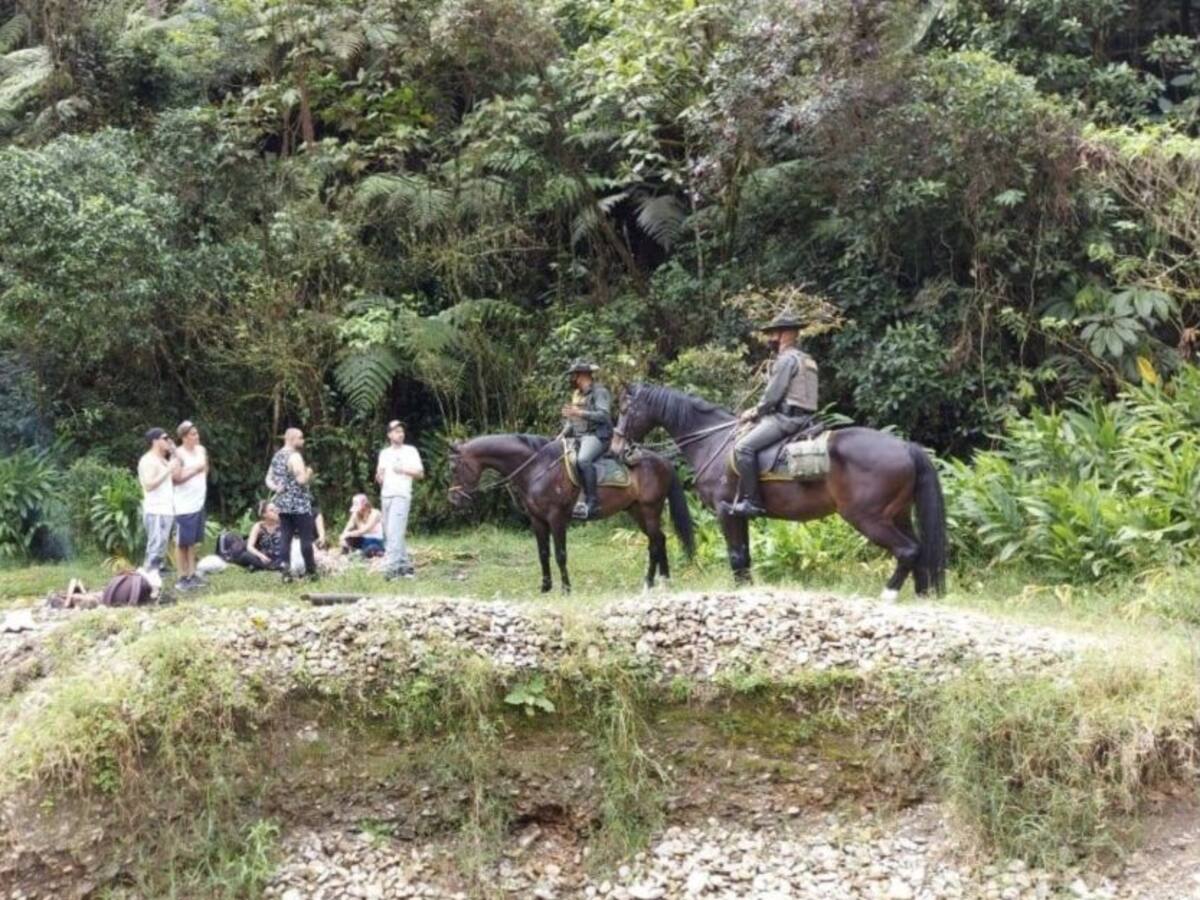 Decretan toque de queda por 6 días en sitios turísticos de Caldas, Antioquia