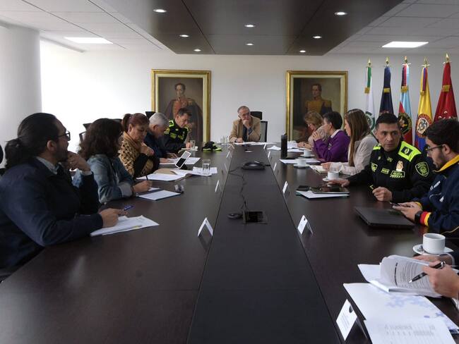 Ministro de Defensa, alcaldesa de Bogotá y demás autoridades. Cortesía: tomada de @mindefensa