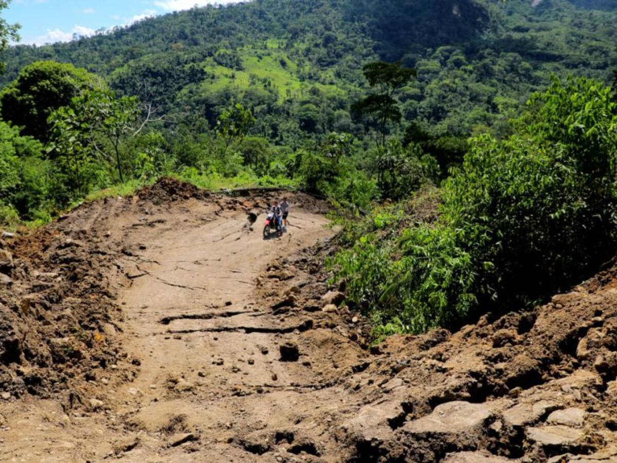 Mejoran vías rurales en San Vicente de Chucurí y reducen tiempos de salida del campo