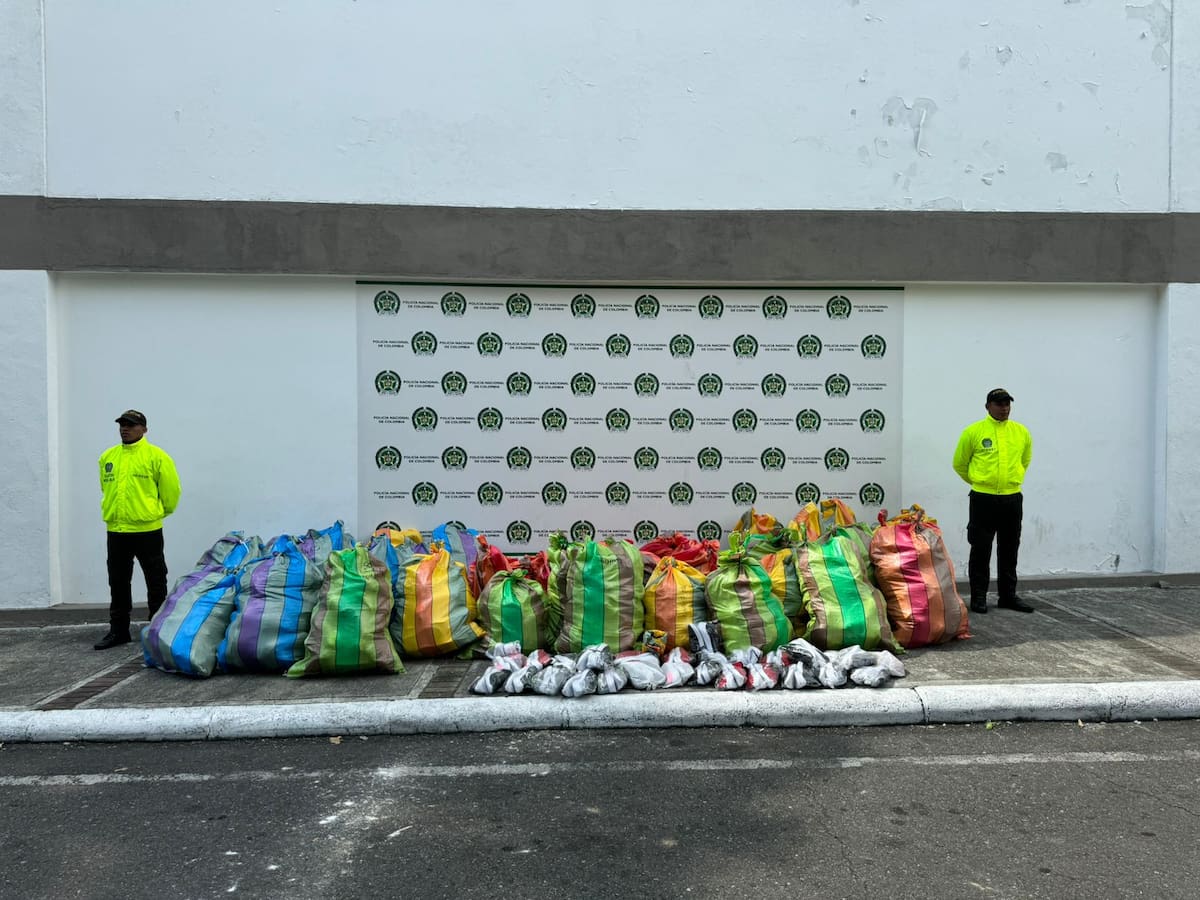 Incautan miles de tenis ‘chiviados’ en el centro de Ibagué