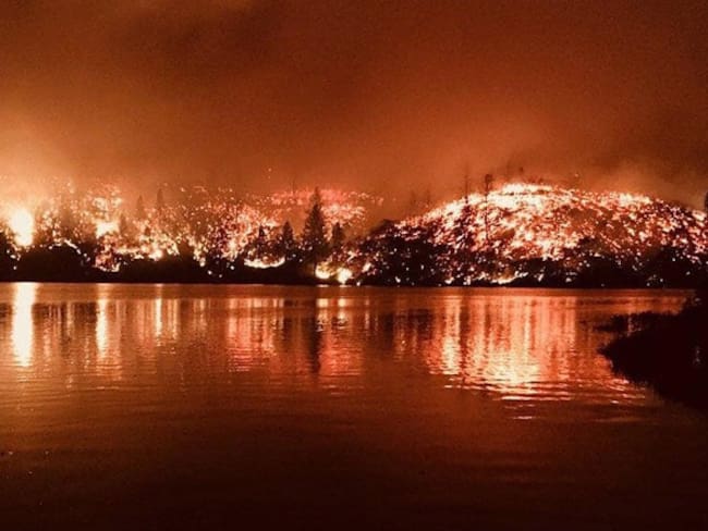 Cinco muertos y 32.700 hectáreas arrasadas deja incendio en California
